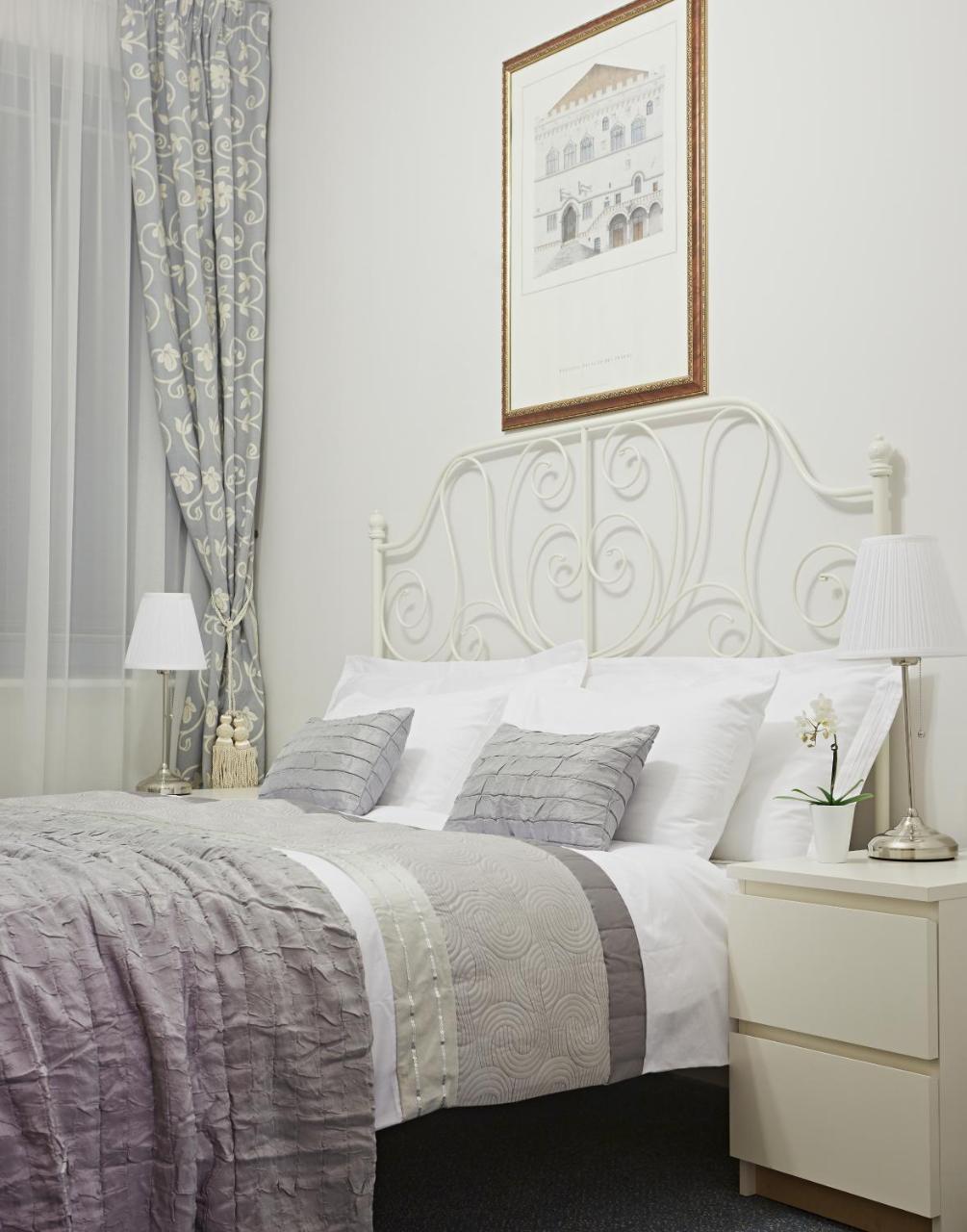 Almandine Apartments 1