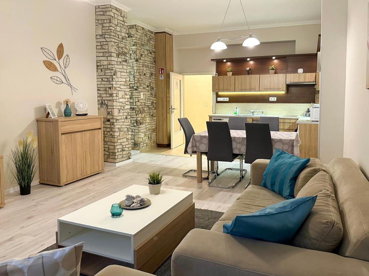 Asboth Taylor Apartment