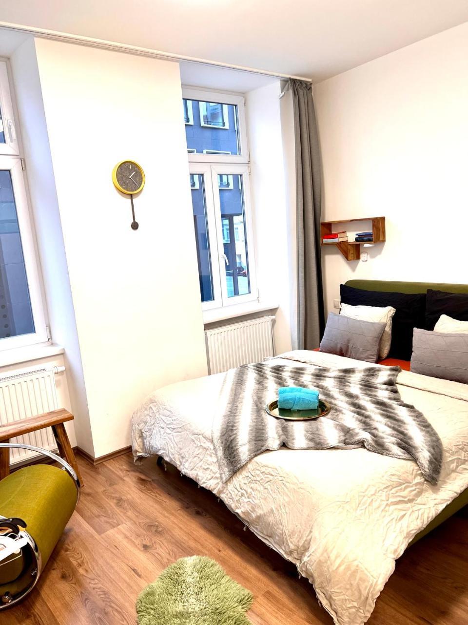 The Barts Apartments - Self Check-In 2