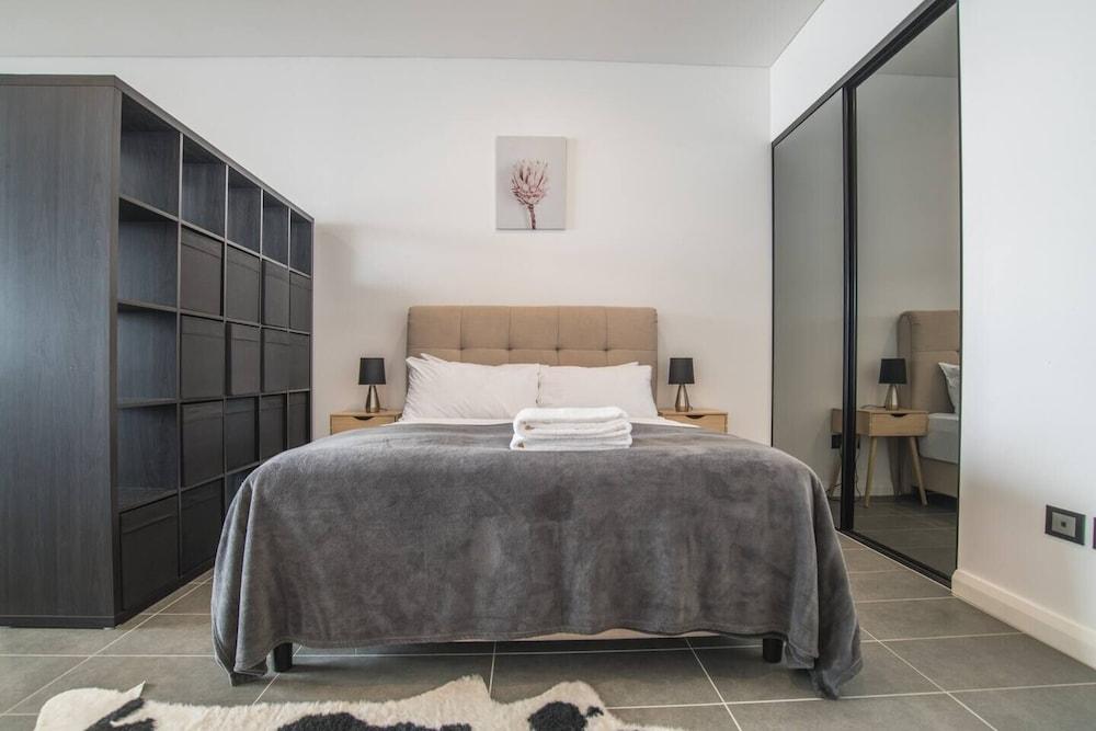 Home with Convenient Location! Close To Train&Cbd 1