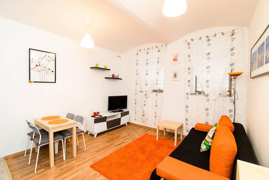 You Will Be Hosted And Welcomed by a Painter. 1