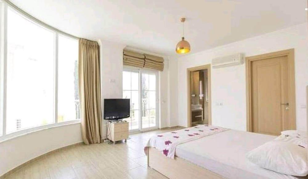 Tolerance 4-Bed Golf Villa 1