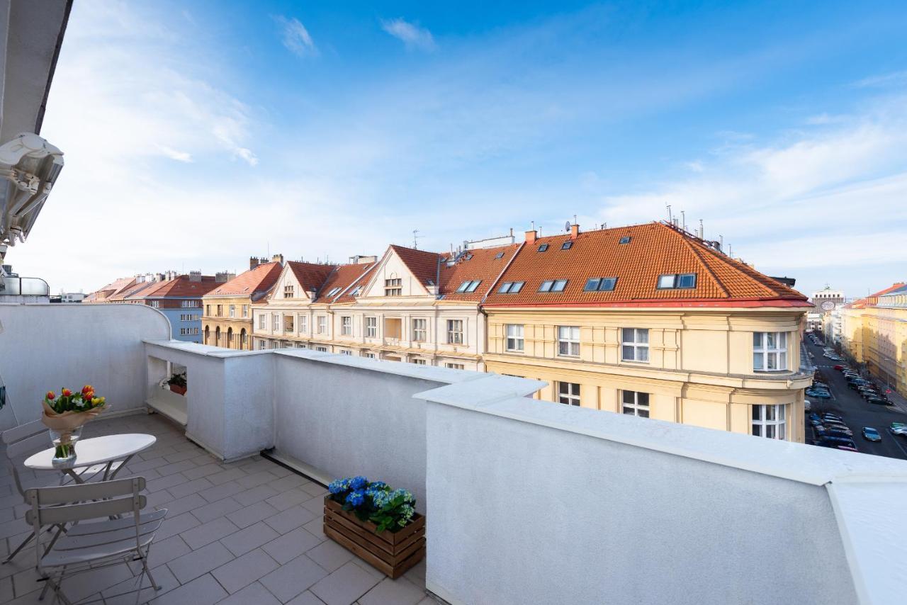 Bright Charming Apt with Terrace, Parking & Airco. 1