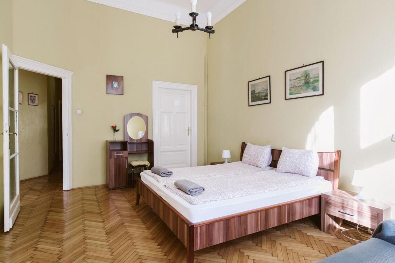 Chain Bridge Apartment 1