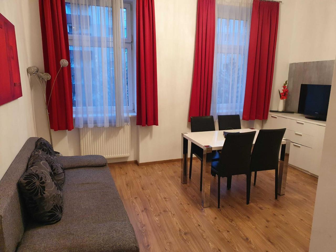 Vibrant Red Apartment I Contactless Check-In 2