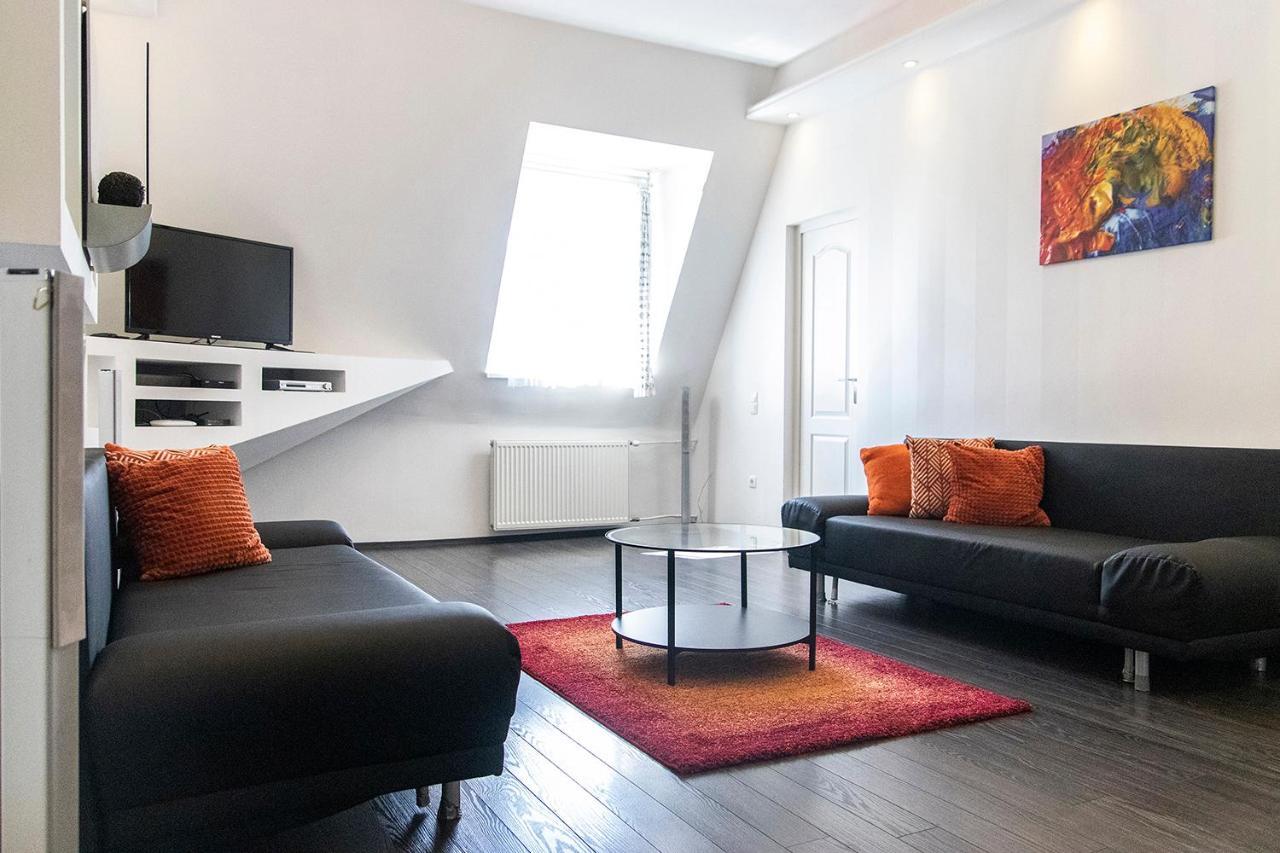 Helena Apartment with View on St. Stephan's Basilica 1