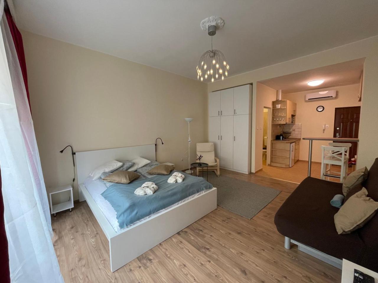 Little New York Central Apts 1