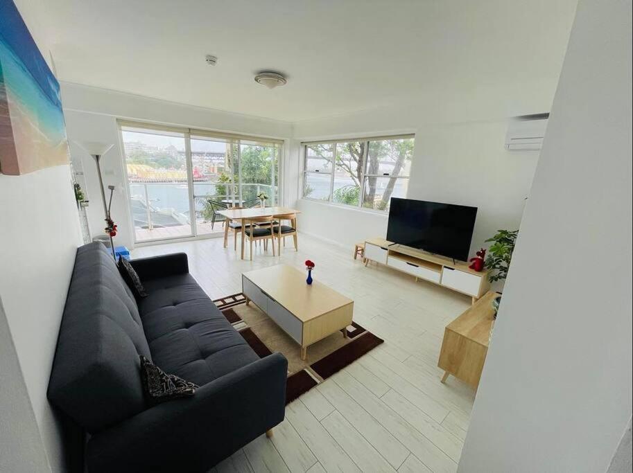 Spectacular Views of Sydney Harbour with Free Parking 2