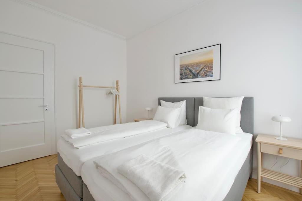 Premium Apartment by Hi - Central 2 Br - Best View 1