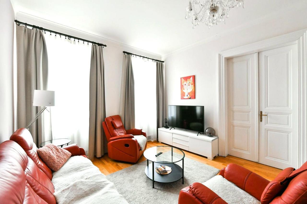 Stylish Big Apartment in the Heart of the Old Town