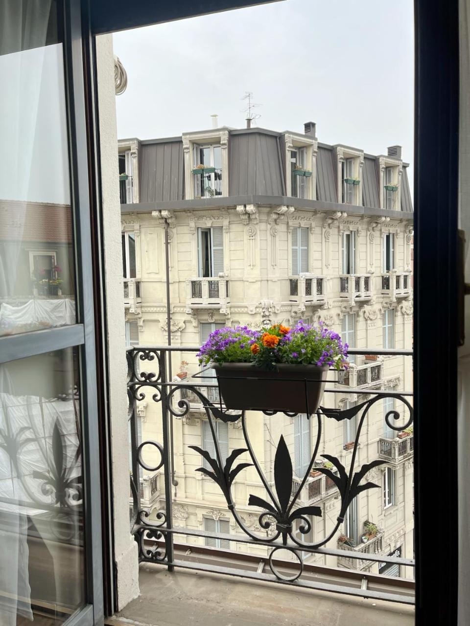 Easy Isola, for An Easy Stay