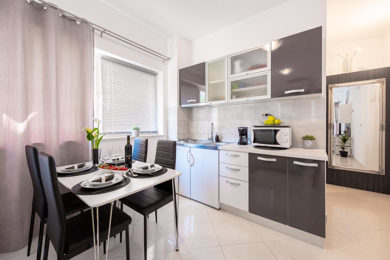 Studio Apartment & Room Ten 1