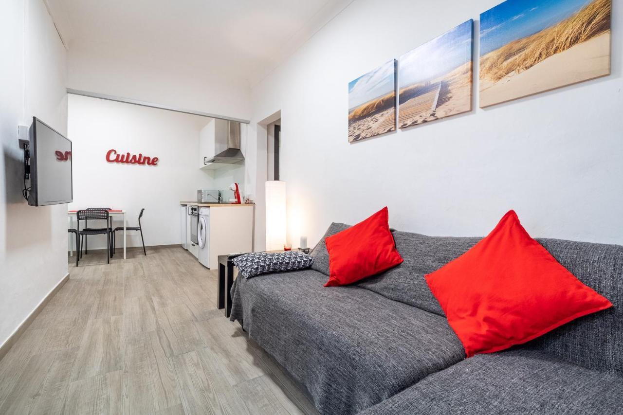 Beach Apartment, Next To the Sea 1