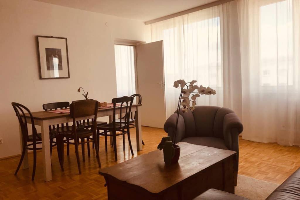 Mitten Im Achten. Zentrale Wohnung in Wien 2