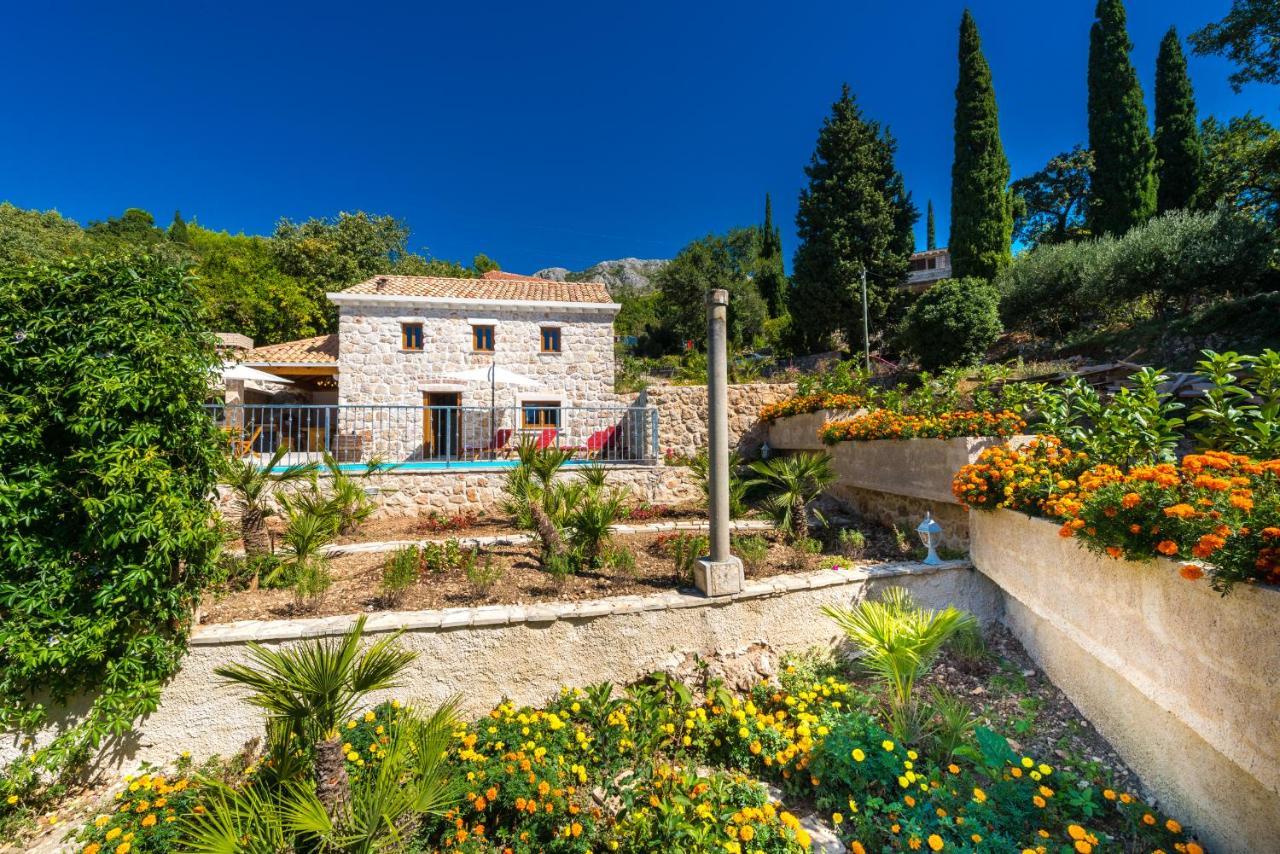 Holiday Home Marina - Private Swimming Pool 1