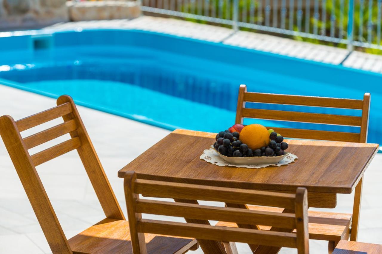 Holiday Home Marina - Private Swimming Pool 2