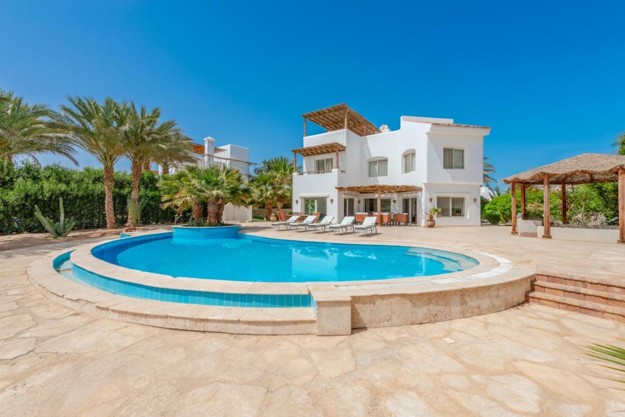 Beautiful 4 Bedroom White Villa with Heated Pool