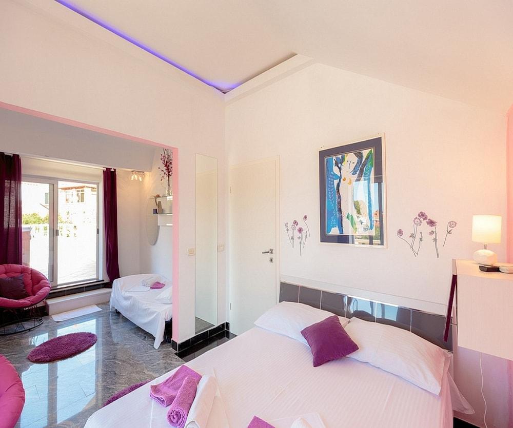 Heavenly Holiday Home 2