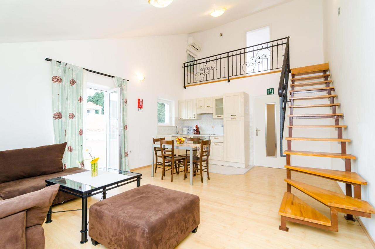 A2- Dream, Separate Entrance, in a Stone-Built House, Close To the Sunset Beach 2