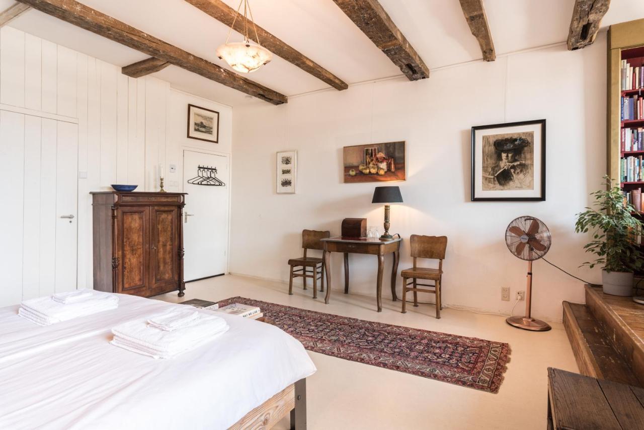 Classy Room 17th C Canalhouse