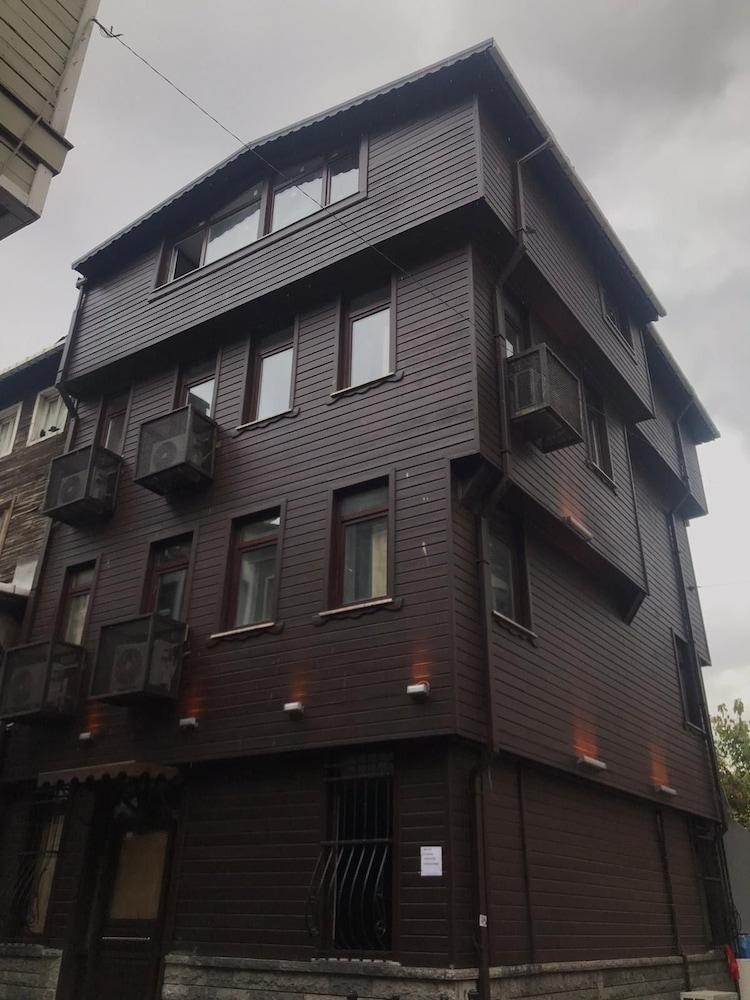 Musk Hostel (Adults only)