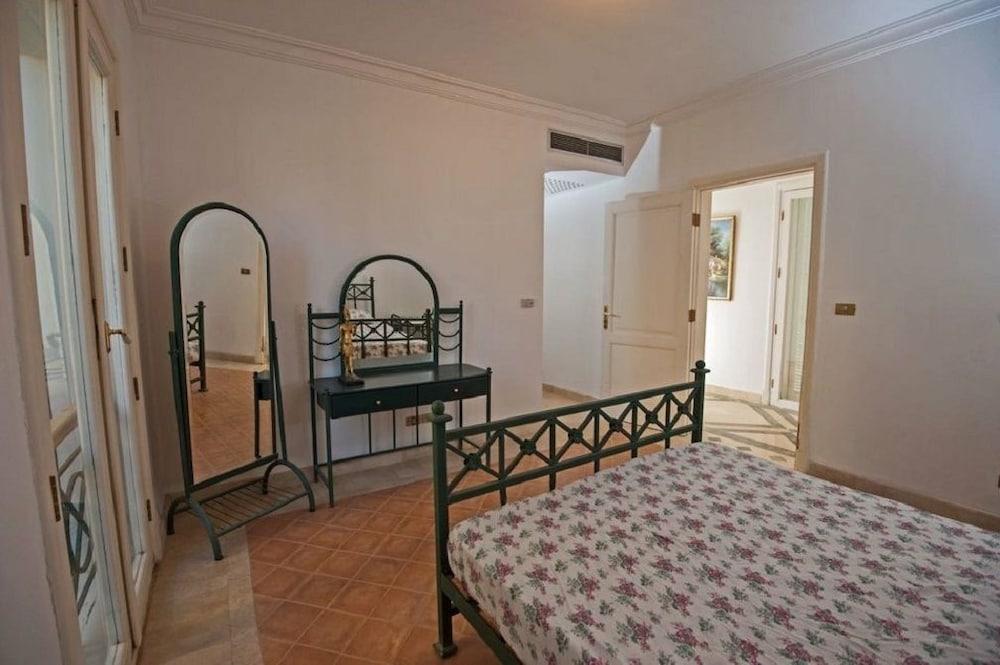 Chic 4-Bedroom White Villa for Rent in El Gouna Egypt