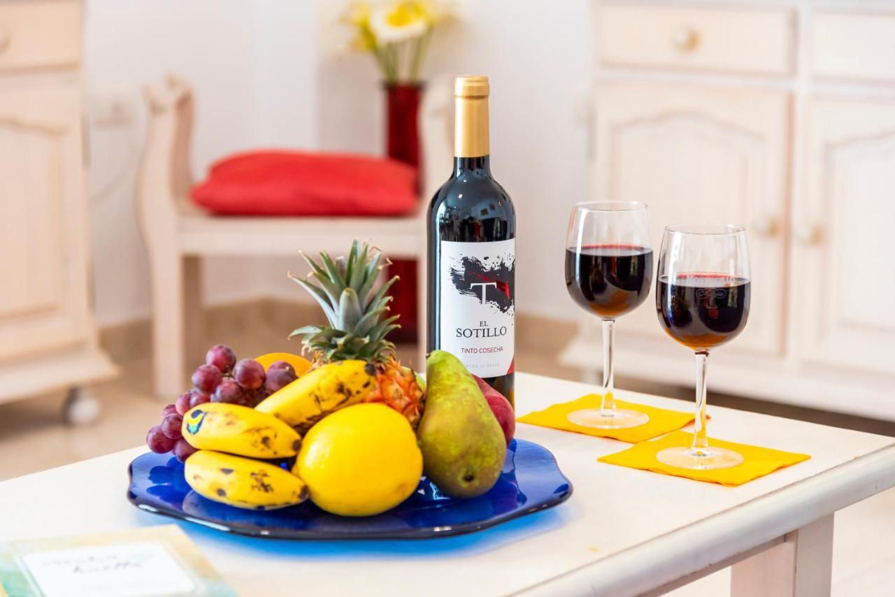 17 Los Cristianos Central by the Beach ,Wifi 2