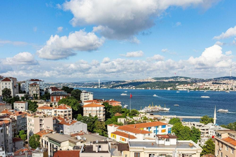 Central Apartment with Bosphorus View in Cihangir 2