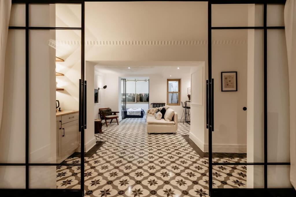 The Little Red Door *Cihangir*