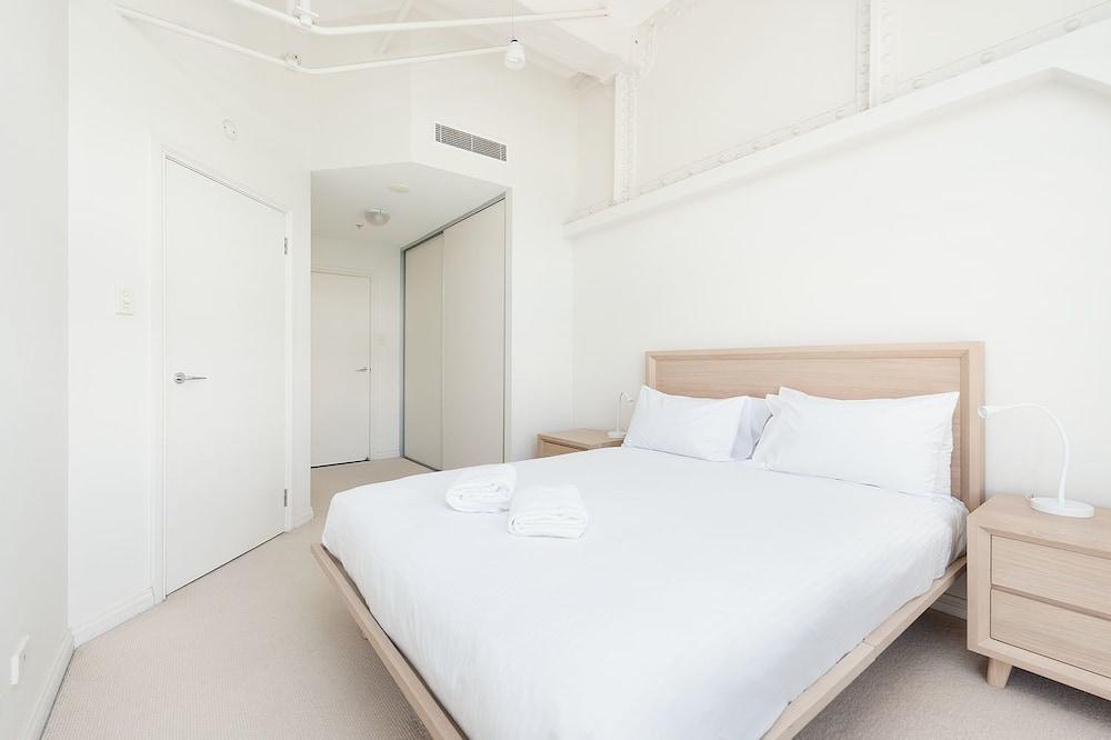 Waterfront Apt. on Sydney Harbour H390 1