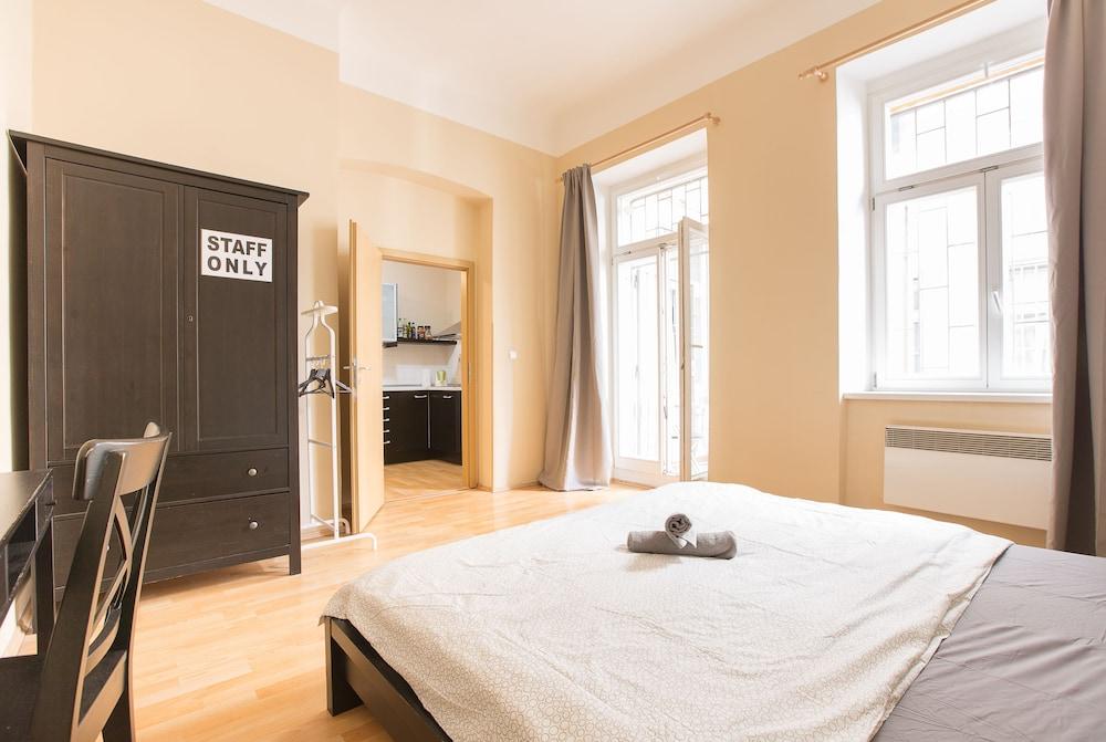 Premier Apartment Near Museum 2