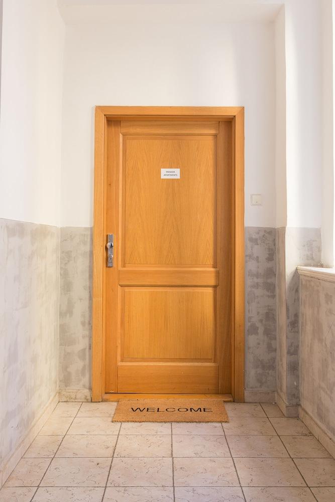 Premier Apartment Near Museum 1