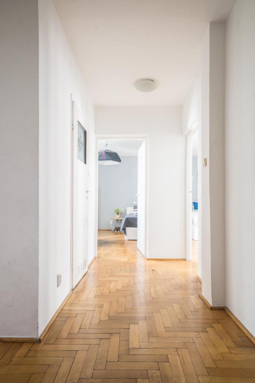 Oomph Warsaw Central 3-Bedroom Flat