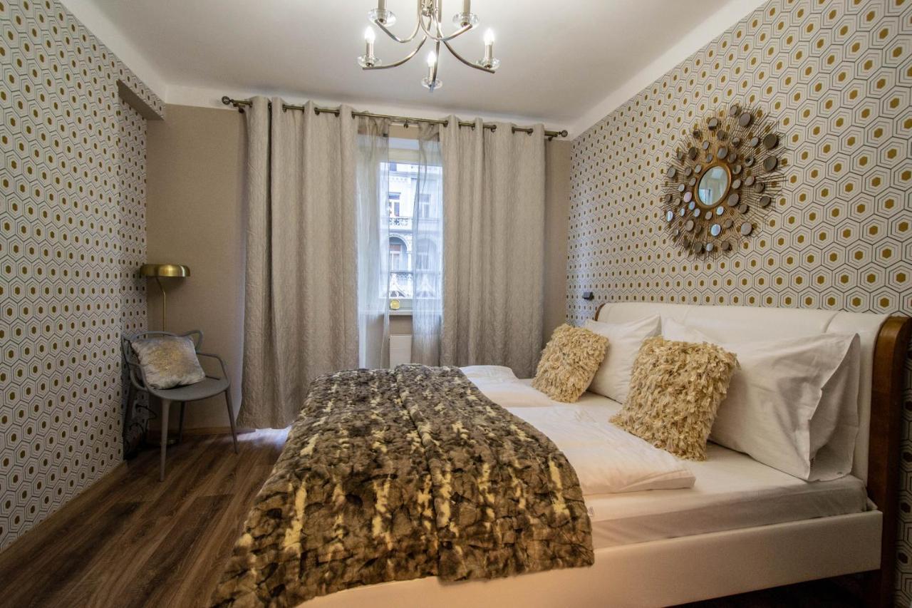 Pastel Art Deco 3bdr Ruterra Apt 1