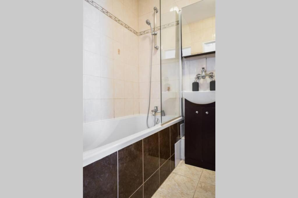 Oomph Warsaw Modern Apartment Near Nowy Swiat 1