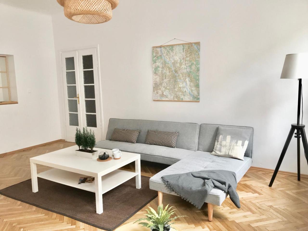 Chmielna Warsaw Plus 1