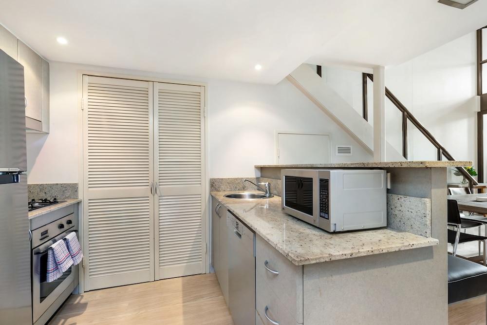 Surry Hills Modern One Bedroom Apartment - Gou 1