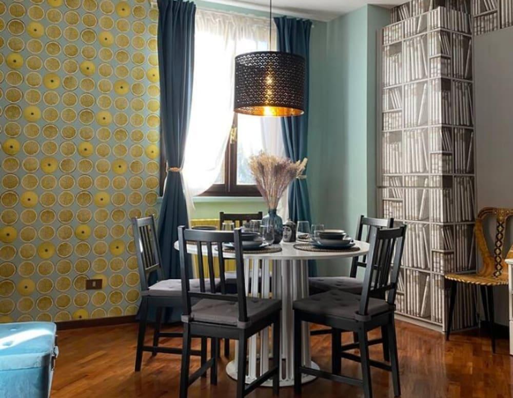 Design Villa with Parking, Navigli Area, Milan