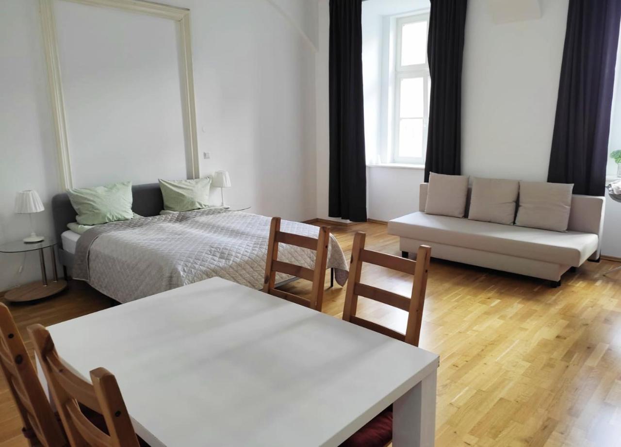 Lovely Modern Historical 1-Bedroom 1