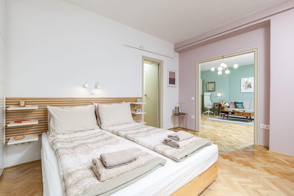 Venus Apartments Gellert Hill 1