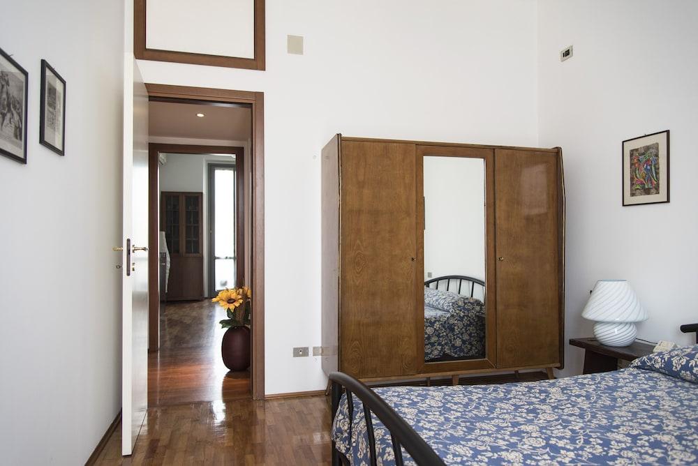 Bright & Cozy Flat Near Navigli, Iulm, Tortona 2