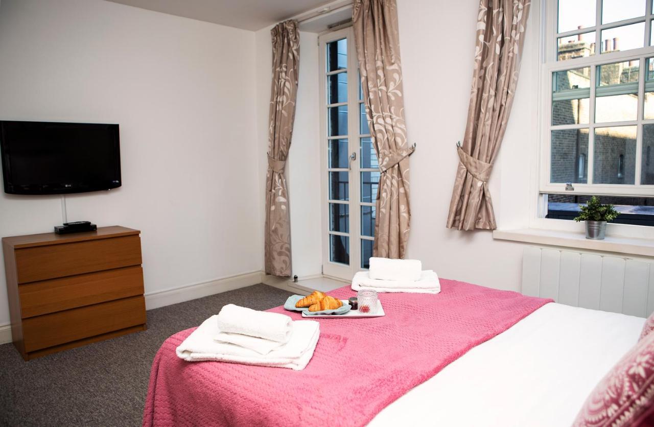 Apt 2, Trafalgar Square 2nd Floor by Indigo Flats 2