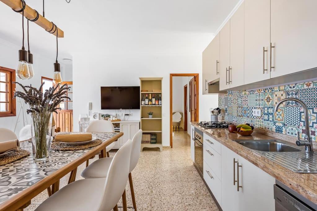 Central Penthouse, Close To the Natural Pools with Big Terrace, Ocean & City View 2