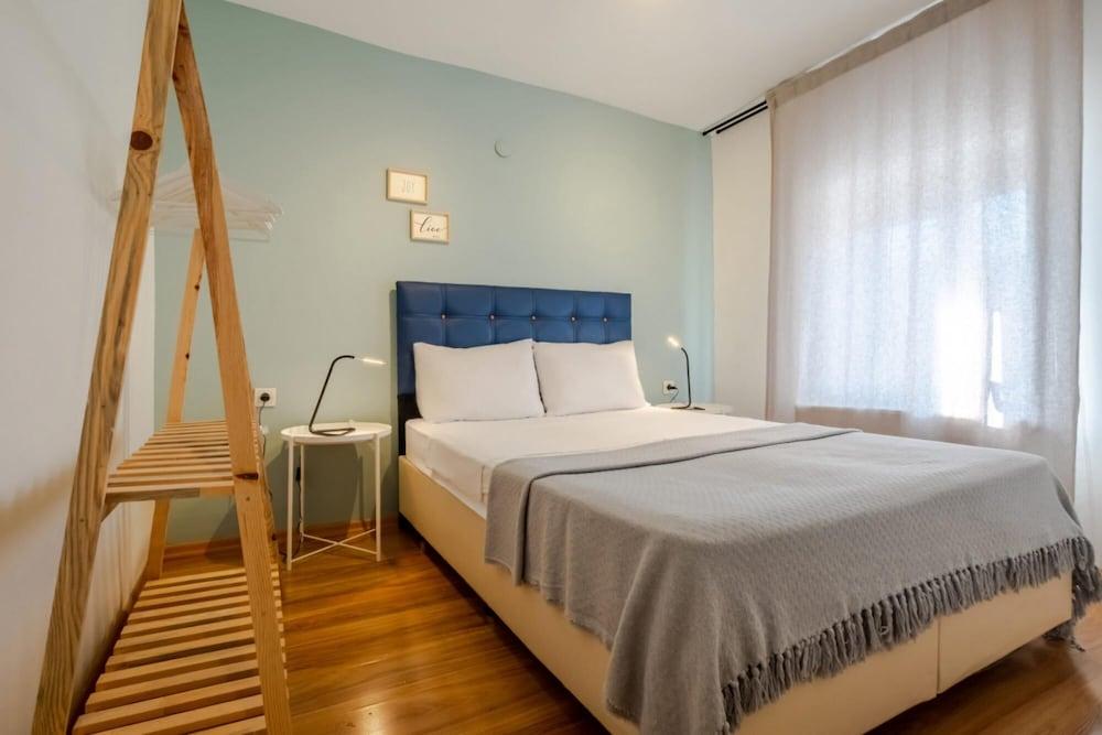 Colorful Flat 5 Min To Taksim Square in Beyoglu 1