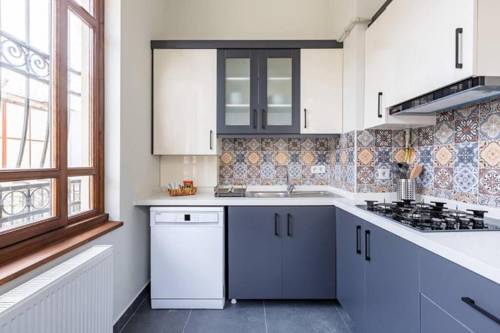 Bright Beautiful New Galata Port Balcony Gem! #260 1