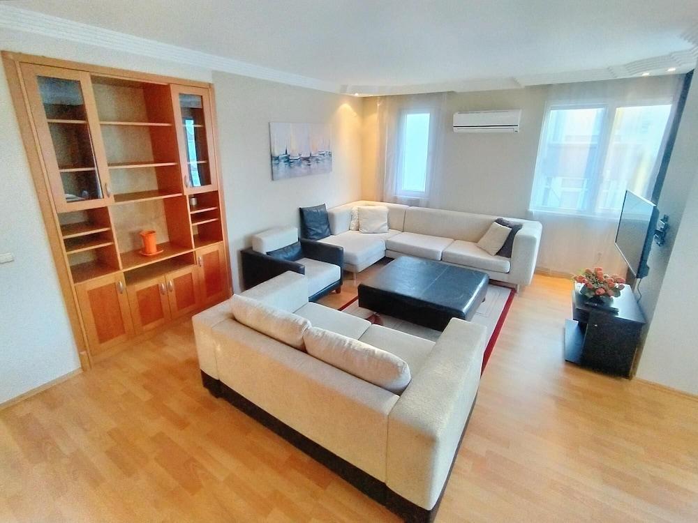 Cozy Flat with Balcony Close To Konyaalti Beach 2