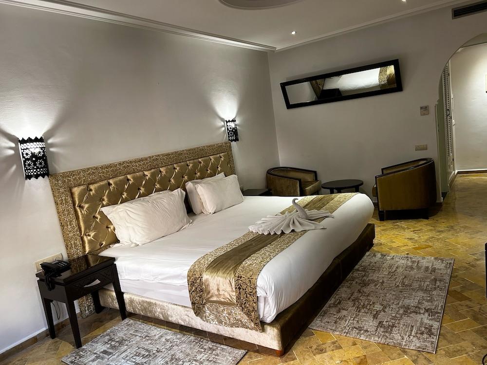 Les Trois Palmiers 1