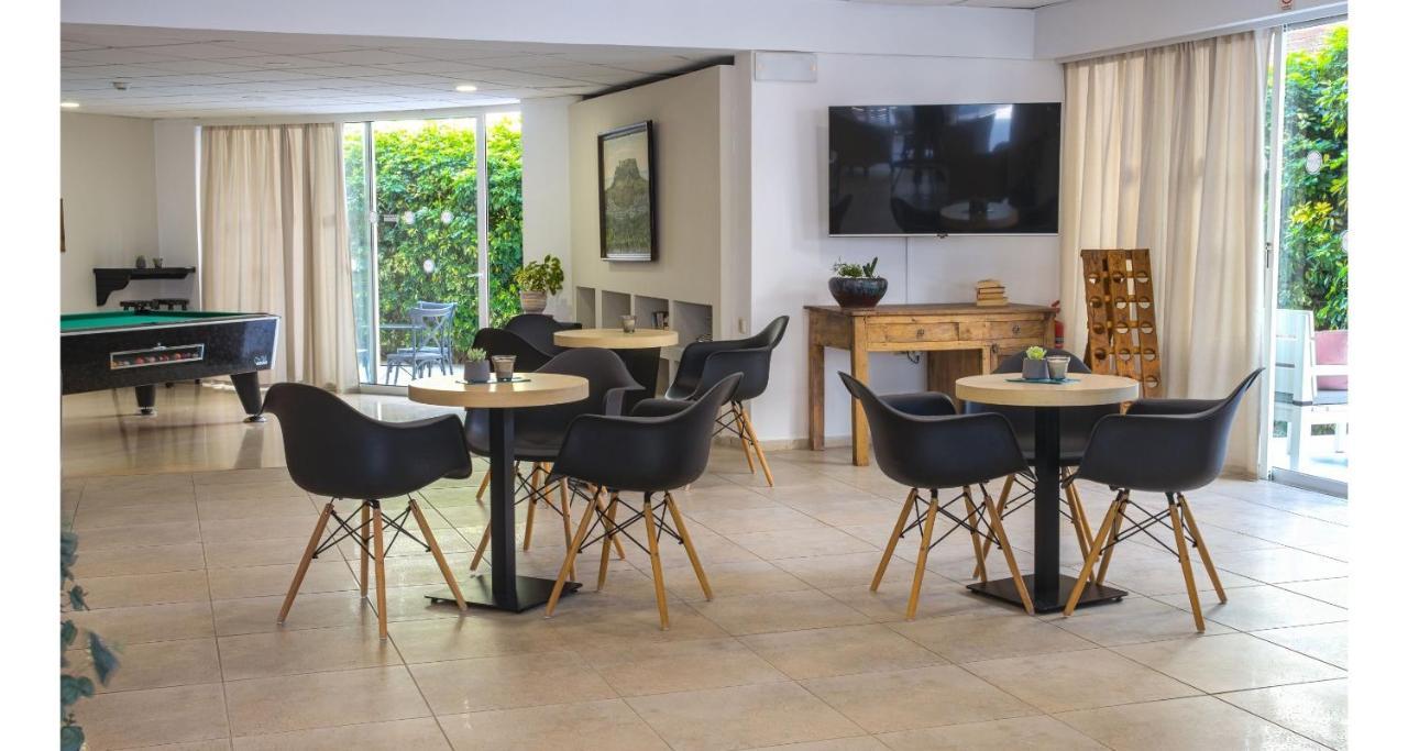 Majestic (Adults only) 2