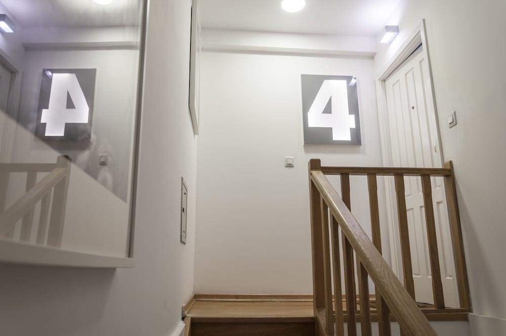 Contemporary by Apartments Alfama 1