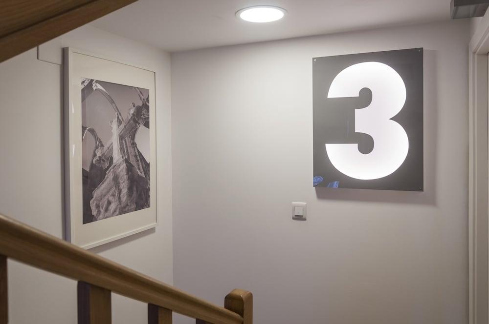 Contemporary by Apartments Alfama 2